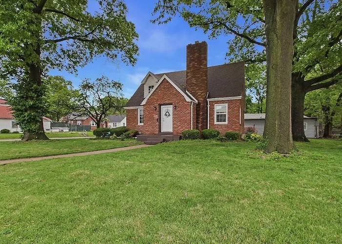Brick - 3bed 2full Bath! Downtown