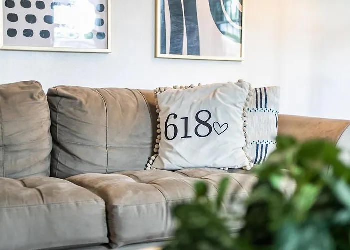 Ferienhaus Brick - 3bed 2full Bath! Downtown
