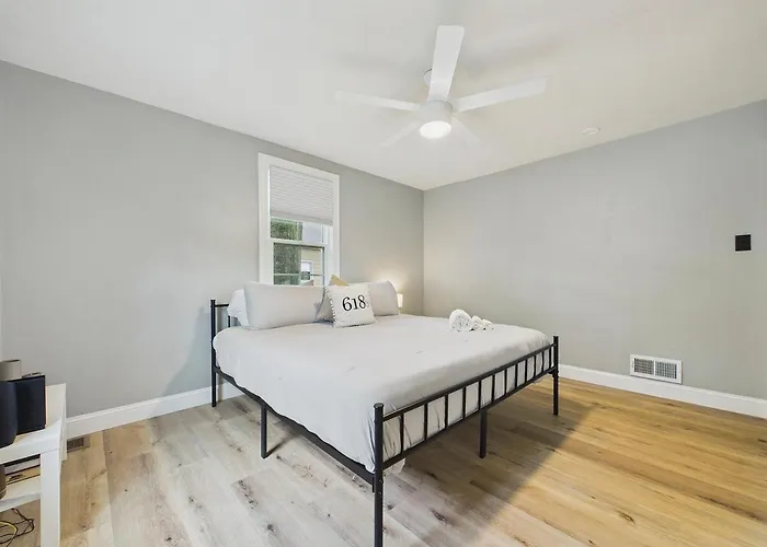 Brick - 3bed 2full Bath! Downtown Ferienhaus