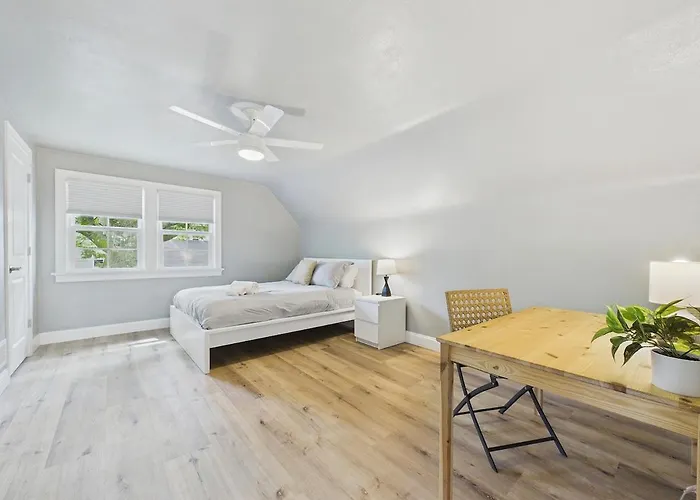 Ferienhaus Brick - 3bed 2full Bath! Downtown