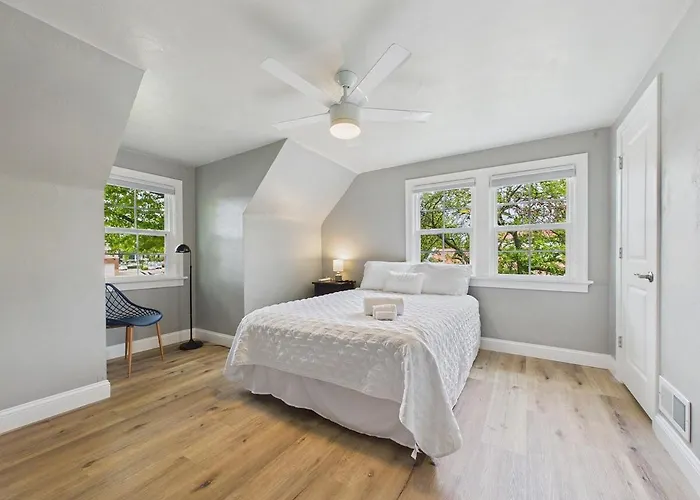 Brick - 3bed 2full Bath! Downtown Ferienhaus
