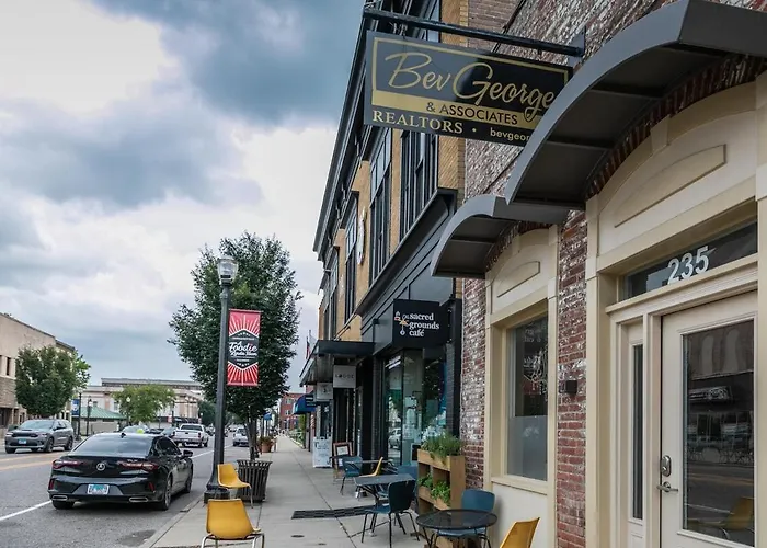Brick - 3bed 2full Bath! Downtown *